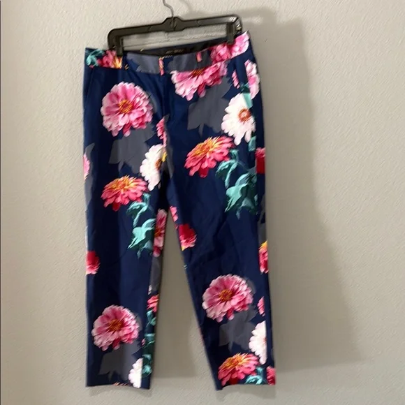 Rare floral Avery Banana Republic Floral Pants in Navy Pink cropped with pockets - Picture 2 of 10
